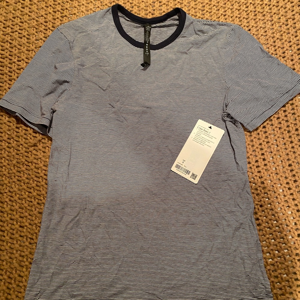 NWT: Mens small Lululemon 5 year Tee Small- blue and white striped